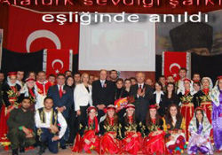 Atatürk şarkılarla anıldı