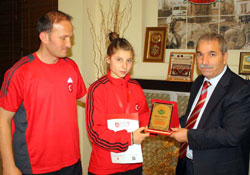 Demirtaş'tan Şampiyona ödül