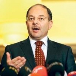 Bakan'ın Konvoyunda Kaza