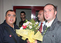 Çiçekle karşıladılar