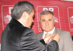 Dp'de rozet töreni