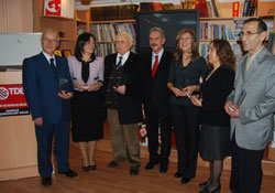 DENGE Yazarı Özdemir'e plaket