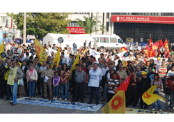 Sağlıkçılar da iş bırakıyor