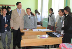 Tok'tan lise ziyareti