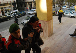 Nezarette dayak yedi