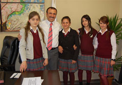 Genç: Öğretmenler neferdir