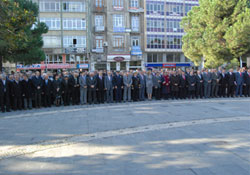 Öğretmenler Başöğretmen'in huzurunda