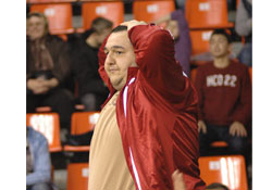 Yenilen takımlarını alkışlarla uğurladılar