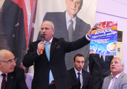 Asker uğurlayarak dalga geçiyorlar