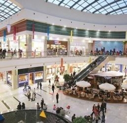 Ucuzluk Uğruna Sokakta Sabahladılar...!