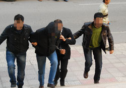 Torbacı "torbayı" atınca yakalandı