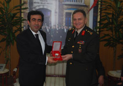 Komutanlar Güzeloğlu'nu ziyaret etti