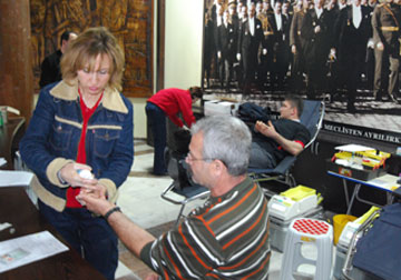 Memurlar kan bağışladı