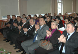 Demirtaş'a plaket üstüne plaket