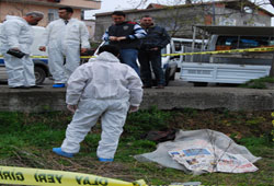 Evde öldürüp araziye atmışlar