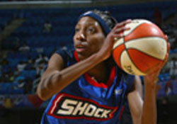 Ayana Walker geliyor