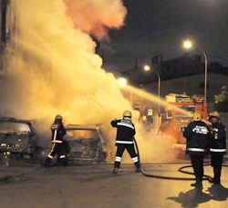 Lüks Otomobilleri Hedef Alıyorlar