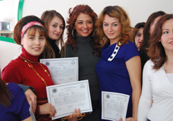 Güzellik uzmanları sertifikalarını aldı