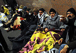 TEKEL işçileri AK Parti'nin önünde