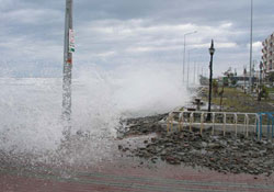 Fırtına Yakakent'i vurdu