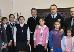 Trafik Kolu öğrencileri polisleri ziyaret etti