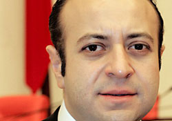 Bakan Bağış'tan  Deniz Baykal'a sürpriz teklif