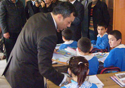 AK Partili gençlerden örnek davranış