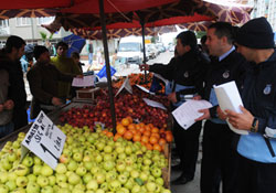 Atakum'dan pazar esnafı 'kibar olun' uyarısı