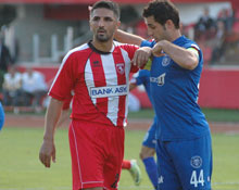 Taraftarı ikiye böldü