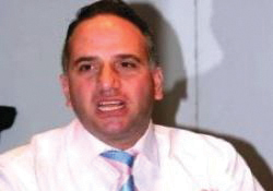 Engelliyi bir sevindirip bir üzüyorlar