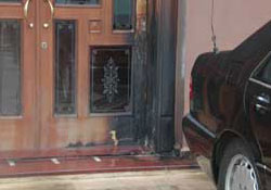 Kızgın balıkçı Valiliği ateşe verdi