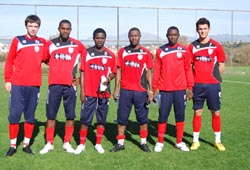 AFRİKALILAR BASKIN YAPTI