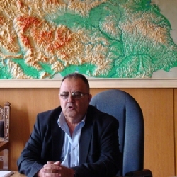 Tazminatçı Bakan Özür Diledi