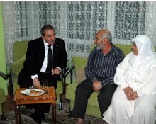 Demirtaş hacıları evinde ziyaret ediyor