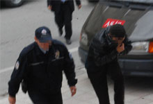 Polis "kazağının" peşini bırakmadı