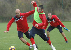 Yağmur altında çalıştılar