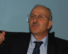 İktidar ve muhalefetin "alçak koltuk" krizi