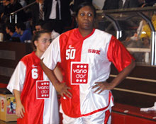 Gardner tribünde oturdu