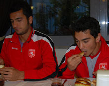 Oyuncuların yorgunlukları gözlerinden okunuyordu