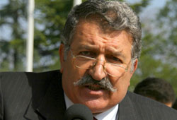 TESUD'dan anıta çelenk