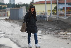 Ayaklarında poşetle geziyorlar