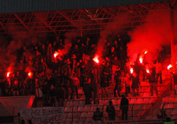 Takımlarını yalnız bırakmadılıar