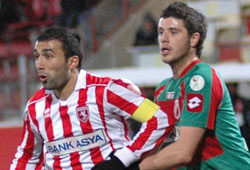 Şimdi de forvet oldu