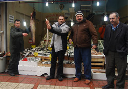 Vatandaşın yılan balığı merakı