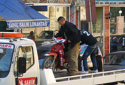 Çalıntı motosikletle yakalandılar