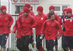 Önce sahada sonra salonda