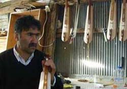 Hem yapıyor hem çalıyor