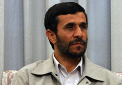 Ahmedinejad düğmeye bastı !