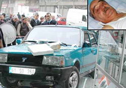 Otomobil dükkana girdi