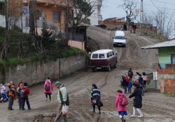 Caniklinin "çamur" isyanı